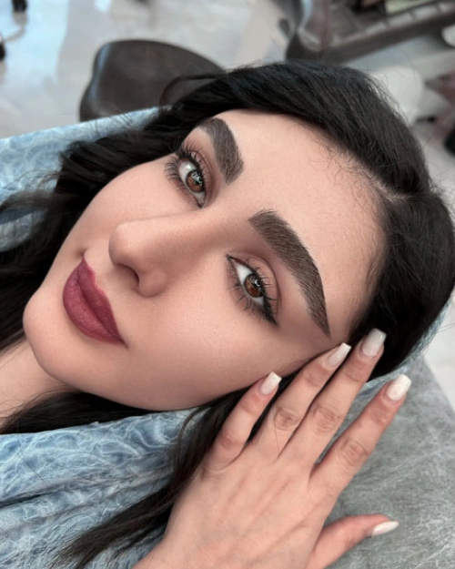 میکروبلیدینگ ابرو با پیگمنتر نگار
