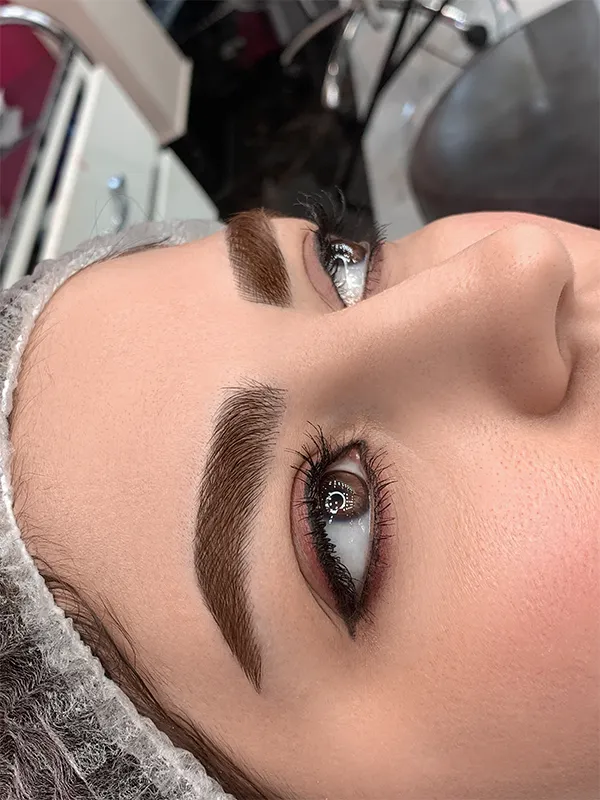 میکروبلیدینگ ابرو قهوه ای