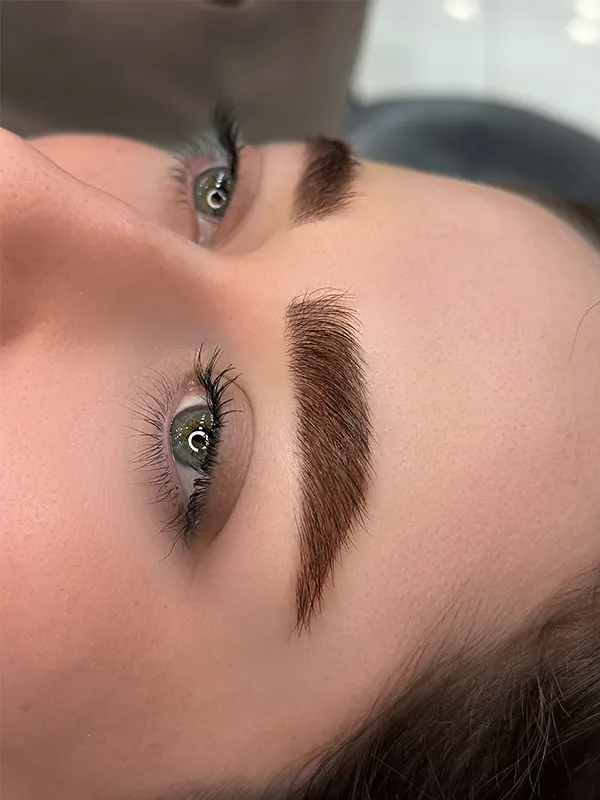 میکروبلیدینگ ابرو قهوه ای