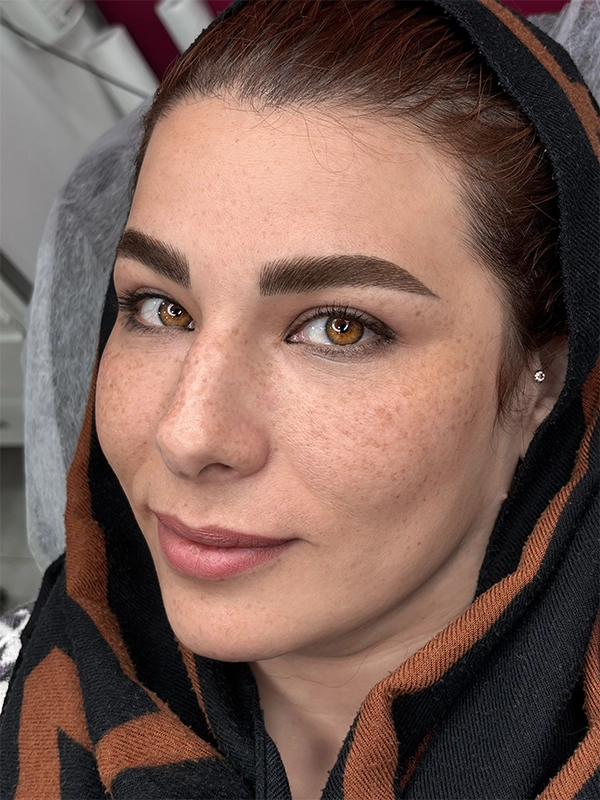 فیبروز ابرو مویی