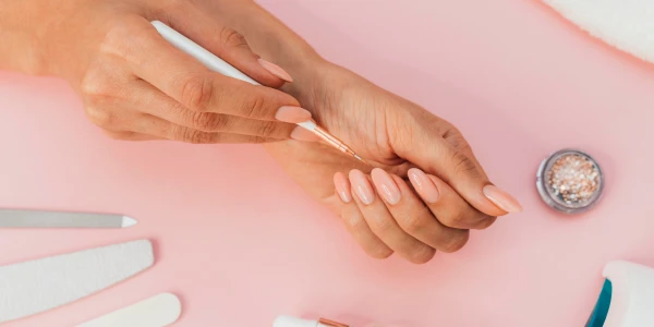 آموزش حرفه ای کاشت ناخن